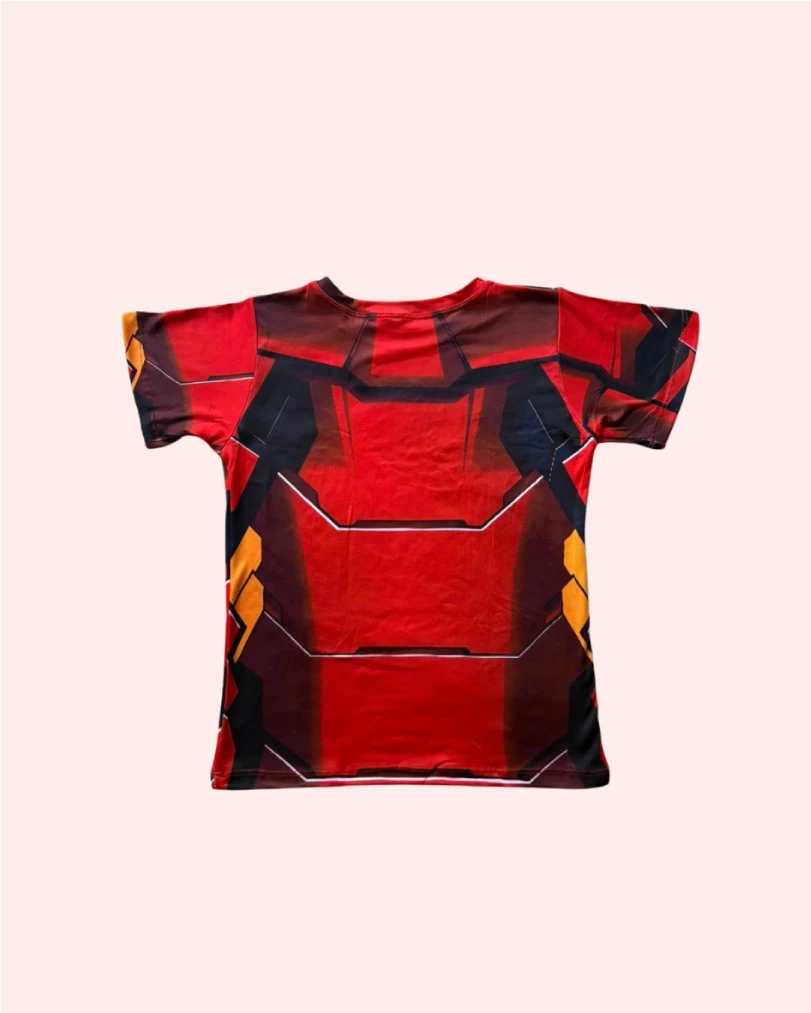 Parte trasera de la pijama infantil de Iron Man con camiseta roja de manga corta.